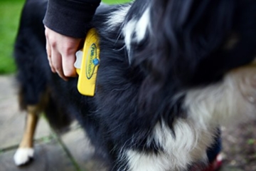 FURminator deShedding Hunde-Pflegewerkzeug zur Fellpflege – Hundebürste in Größe L zur gründlichen Entfernung von Unterwolle und losen Haaren - für langhaarige Hunde - 4